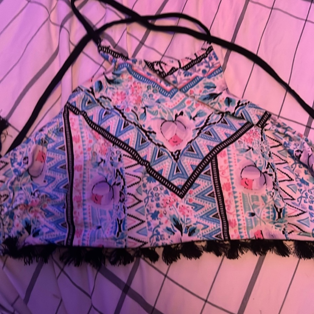 No boundaries. Size medium